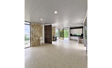 En Venta Casa Campestre en Conjunto Cerrado 800 m2, La Mesa Cund.