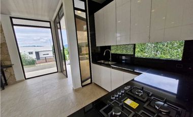 En Venta Casa Campestre en Conjunto Cerrado 800 m2, La Mesa Cund.