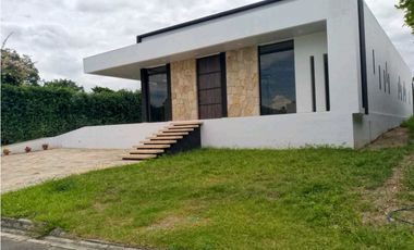 En Venta Casa Campestre en Conjunto Cerrado 800 m2, La Mesa Cund.