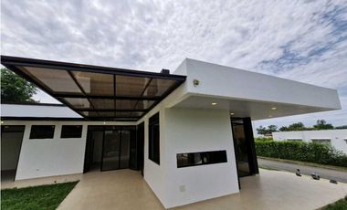 En Venta Casa Campestre en Conjunto Cerrado 800 m2, La Mesa Cund.