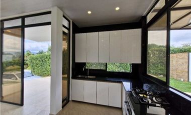 En Venta Casa Campestre en Conjunto Cerrado 800 m2, La Mesa Cund.