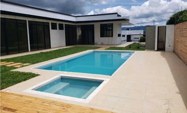 En Venta Casa Campestre en Conjunto Cerrado 800 m2, La Mesa Cund.