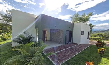 En Venta Casa Campestre con Piscina 1.750 m2, La Mesa Cundinamarca