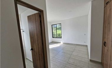 En Venta Casa Campestre con Piscina 1.750 m2, La Mesa Cundinamarca