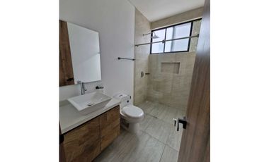 En Venta Casa Campestre con Piscina 1.750 m2, La Mesa Cundinamarca