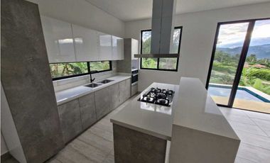 En Venta Casa Campestre con Piscina 1.750 m2, La Mesa Cundinamarca