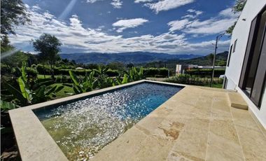 En Venta Casa Campestre con Piscina 1.750 m2, La Mesa Cundinamarca