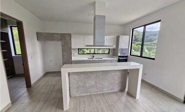 En Venta Casa Campestre con Piscina 1.750 m2, La Mesa Cundinamarca