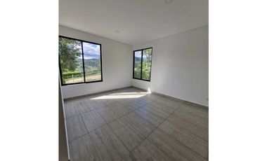 En Venta Casa Campestre con Piscina 1.750 m2, La Mesa Cundinamarca