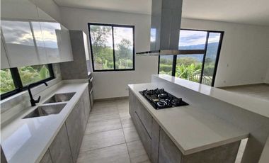 En Venta Casa Campestre con Piscina 1.750 m2, La Mesa Cundinamarca