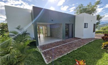 En Venta Casa Campestre con Piscina 1.750 m2, La Mesa Cundinamarca