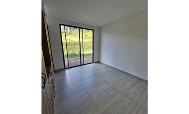 En Venta Casa Campestre con Piscina 1.750 m2, La Mesa Cundinamarca
