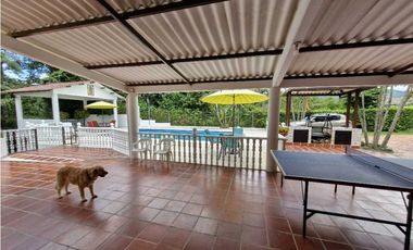 En Venta Casa Campestre con Piscina 2.500 m2, La Mesa Cund, San Javier