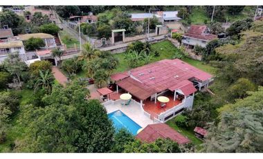 En Venta Casa Campestre con Piscina 2.500 m2, La Mesa Cund, San Javier