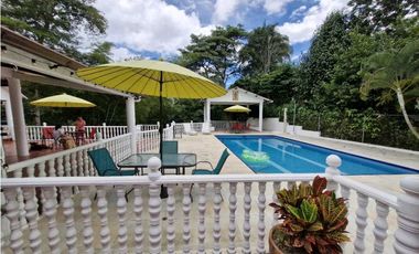 En Venta Casa Campestre con Piscina 2.500 m2, La Mesa Cund, San Javier