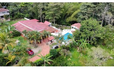 En Venta Casa Campestre con Piscina 2.500 m2, La Mesa Cund, San Javier