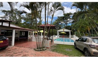 En Venta Casa Campestre con Piscina 2.500 m2, La Mesa Cund, San Javier