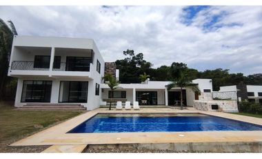 En Venta Casa Campestre con piscina y Jacuzzi en Conjunto