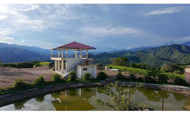 En Venta Casa Campestre con Piscina y Jacuzzi, Conjunto Cerrado