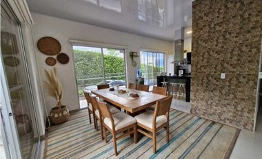 En Venta Casa Campestre con Piscina y Jacuzzi, Conjunto Cerrado
