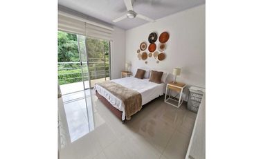 En Venta Casa Campestre con Piscina y Jacuzzi, Conjunto Cerrado