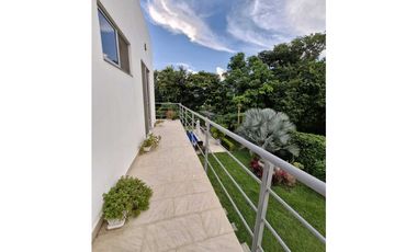 En Venta Casa Campestre con Piscina y Jacuzzi, Conjunto Cerrado