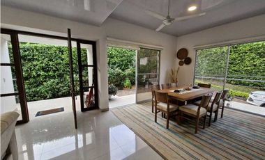 En Venta Casa Campestre con Piscina y Jacuzzi, Conjunto Cerrado