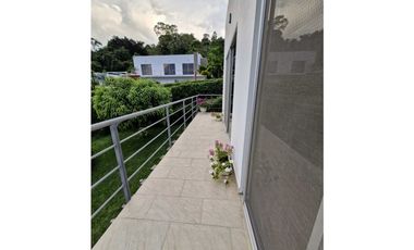En Venta Casa Campestre con Piscina y Jacuzzi, Conjunto Cerrado