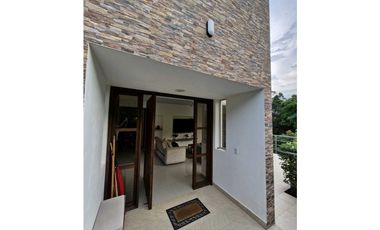 En Venta Casa Campestre con Piscina y Jacuzzi, Conjunto Cerrado