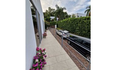 En Venta Casa Campestre con Piscina y Jacuzzi, Conjunto Cerrado