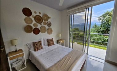 En Venta Casa Campestre con Piscina y Jacuzzi, Conjunto Cerrado