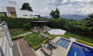 En Venta Casa Campestre con Piscina y Jacuzzi, Conjunto Cerrado