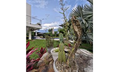 En Venta Casa Campestre con Piscina y Jacuzzi, Conjunto Cerrado