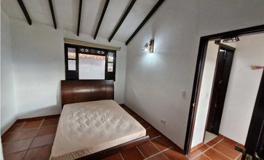 En Venta Casa Campestre en Conjunto 713 m2 con Piscina Pequeña