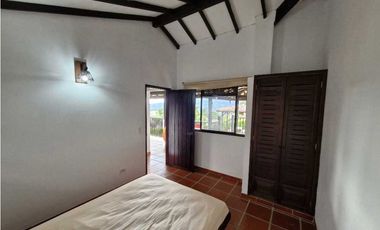 En Venta Casa Campestre en Conjunto 713 m2 con Piscina Pequeña