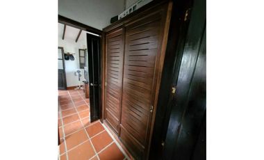 En Venta Casa Campestre en Conjunto 713 m2 con Piscina Pequeña