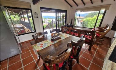 En Venta Casa Campestre en Conjunto 713 m2 con Piscina Pequeña