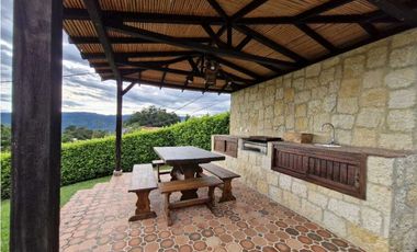 En Venta Casa Campestre en Conjunto 713 m2 con Piscina Pequeña