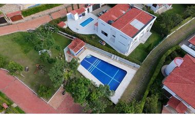 En Venta Casa Campestre en Conjunto 713 m2 con Piscina Pequeña