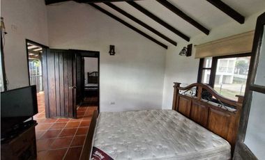 En Venta Casa Campestre en Conjunto 713 m2 con Piscina Pequeña
