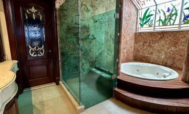 Casa en venta en Jardines de Versalles, Saltillo, Coahuila de Zaragoza