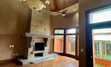 Casa en venta en Jardines de Versalles, Saltillo, Coahuila de Zaragoza