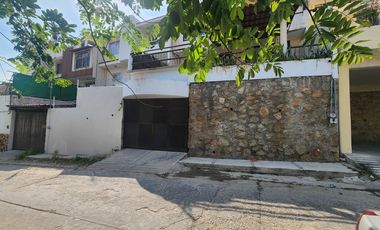 EXCELENTE CASA EN FRACC. COSTA AZUL