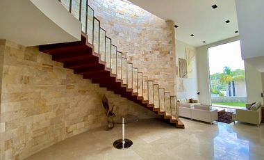 LUJOSA CASA EN REAL DE HACIENDA - ZONA ESMERALDA