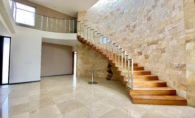 LUJOSA CASA EN REAL DE HACIENDA - ZONA ESMERALDA