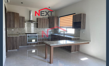 RESIDENCIA EN VENTA EN FRACCIONAMIENTO ALCAZAR DE SEGOVIA
