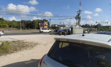 TERRENO COMERCIAL EN RENTA 1500m2 - ESQUINA HUAYACAN COLEGIOS