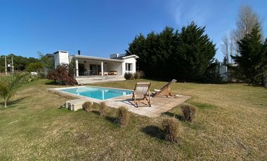 ALQUILER TEMPORAL, CASA, COSTA ESMERALDA, BARRIO GOLF, 5 AMBIENTES, LOTE AL 300, 4 AMBIENTES