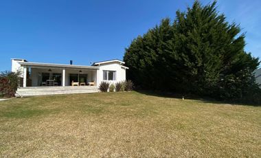 ALQUILER TEMPORAL, CASA, COSTA ESMERALDA, BARRIO GOLF, 5 AMBIENTES, LOTE AL 300, 4 AMBIENTES