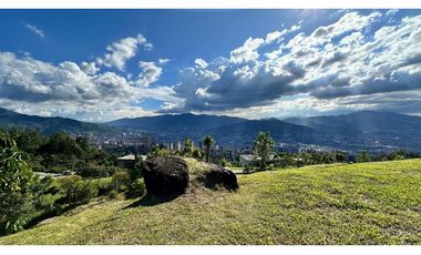 Venta lote con vista Los Balsos Palmas Medellin